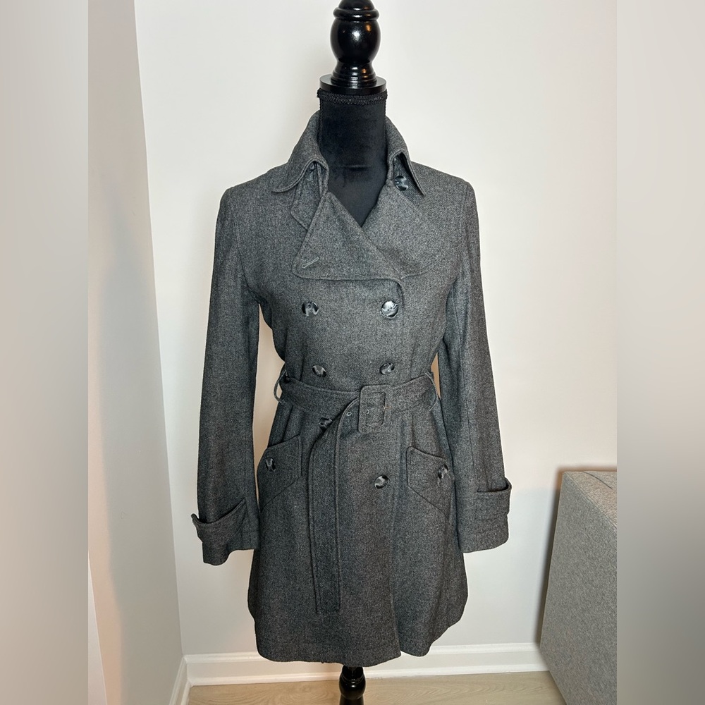 Women's Gray Double-Breasted short trench Coat
Size 4